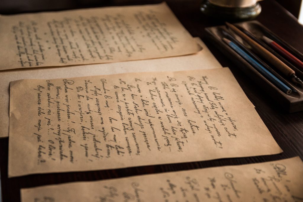 Blick auf historische Handschriften-Seiten. Foto: Pexels/Pixabay