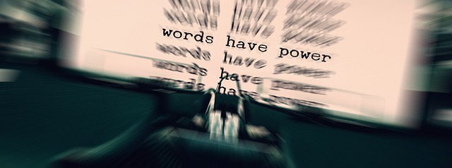 Schreibmaschine mit Textseite: "Words have power". Foto: Pixabay, Gerd Altmann