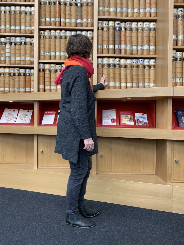 Der Lesesaal der Universitätsbibliothek Heidelberg mit den historischen Band-Katalogen. Foto: Petra Schaffrodt
