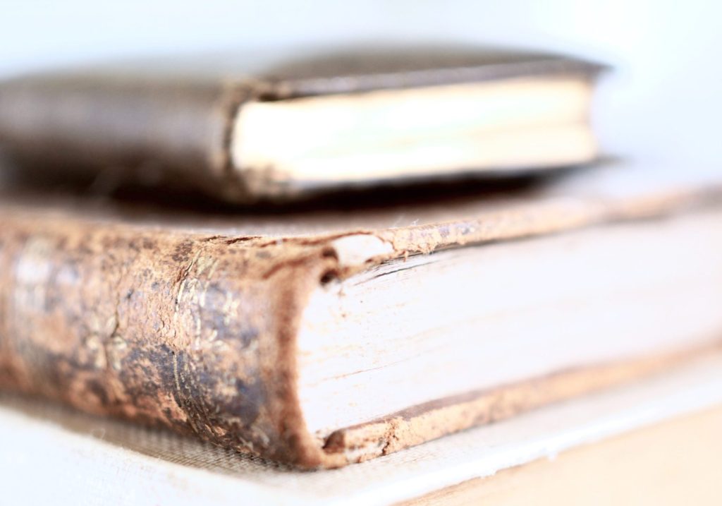 Alte Bücher. Foto: Pexels, Jess Bailey
